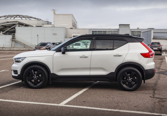 Подержанный автомобиль Volvo XC40 2019 года (11 фото)
