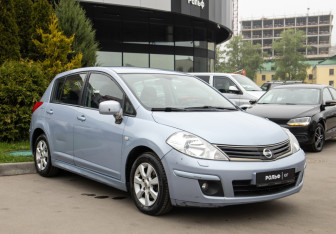 Подержанный автомобиль Nissan Tiida Hatchback 2011 года (2 фото)