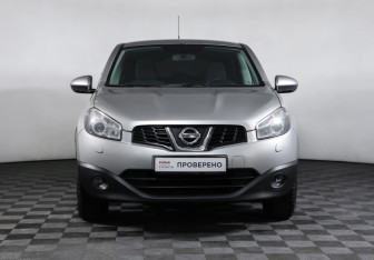 Подержанный автомобиль Nissan Qashqai 2013 года (2 фото)