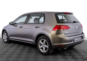 Подержанный автомобиль Volkswagen Golf Hatchback 2013 года (7 фото)