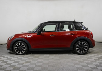 Подержанный автомобиль MINI Hatch 2015 года (8 фото)