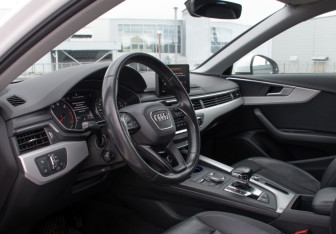 Подержанный автомобиль Audi A4 Sedan 2019 года (9 фото)
