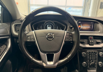 Подержанный автомобиль Volvo V40 Cross Country 2019 года (14 фото)