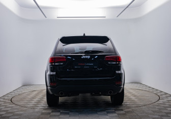 Подержанный автомобиль Jeep Grand Cherokee 2020 года (6 фото)