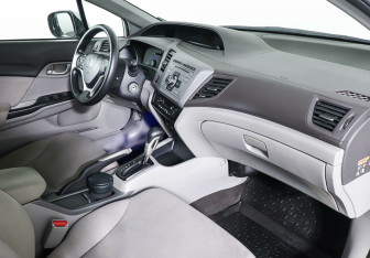 Подержанный автомобиль Honda Civic Sedan 2012 года (10 фото)