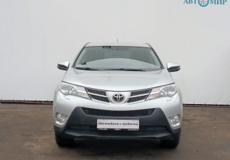 Подержанный автомобиль Toyota RAV4 2013 года (2 фото)