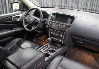 Подержанный автомобиль Nissan Pathfinder 2014 года (11 фото)