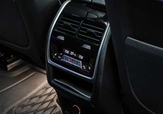 Подержанный автомобиль BMW X7 2021 года (23 фото)