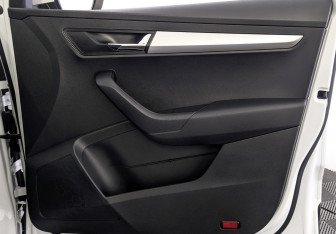 Подержанный автомобиль Skoda Karoq 2022 года (25 фото)