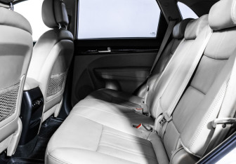 Подержанный автомобиль Kia Sorento 2012 года (11 фото)