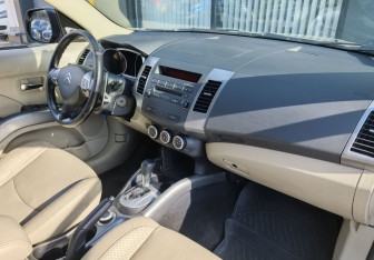 Подержанный автомобиль Citroen C-Crosser 2009 года (10 фото)