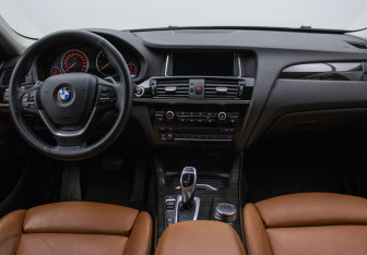 Подержанный автомобиль BMW X4 2017 года (13 фото)