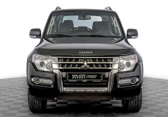 Подержанный автомобиль Mitsubishi Pajero 2014 года (2 фото)