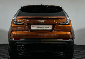 Подержанный автомобиль Cadillac XT4 2020 года (26 фото)