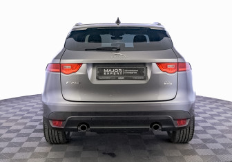 Подержанный автомобиль Jaguar F-Pace 2019 года (6 фото)