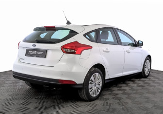 Подержанный автомобиль Ford Focus Hatchback 2018 года (5 фото)