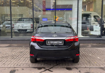Подержанный автомобиль Toyota Corolla Sedan 2015 года (7 фото)