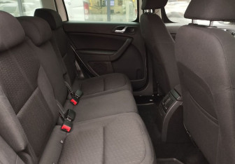 Подержанный автомобиль Skoda Yeti 2015 года (11 фото)