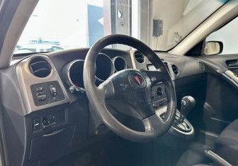 Подержанный автомобиль Pontiac Vibe 2003 года (8 фото)