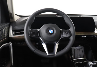 Подержанный автомобиль BMW X1 2023 года (18 фото)