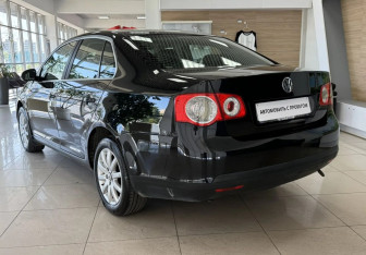 Подержанный автомобиль Volkswagen Jetta Sedan 2008 года (7 фото)