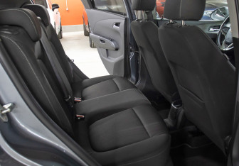 Подержанный автомобиль Chevrolet Aveo Hatchback 2013 года (10 фото)