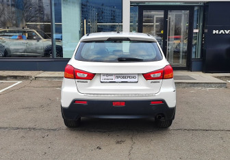 Подержанный автомобиль Mitsubishi ASX 2012 года (6 фото)