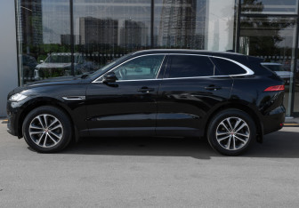 Подержанный автомобиль Jaguar F-Pace 2016 года (7 фото)