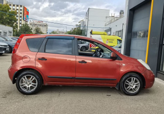 Подержанный автомобиль Nissan Note 2007 года (4 фото)