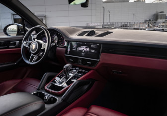 Подержанный автомобиль Porsche Cayenne 2019 года (17 фото)