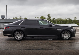Подержанный автомобиль Genesis G90 2019 года (4 фото)