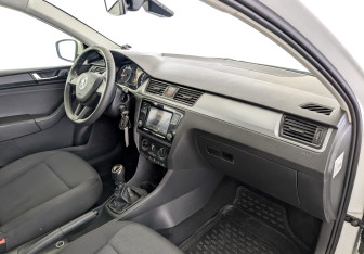 Подержанный автомобиль Skoda Rapid Liftback 2019 года (11 фото)