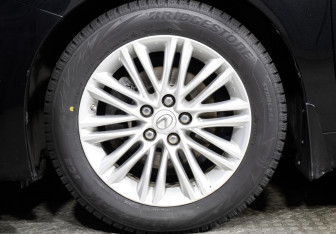 Подержанный автомобиль Lexus ES 2016 года (23 фото)