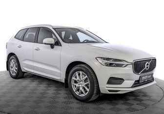Подержанный автомобиль Volvo XC60 2019 года (3 фото)