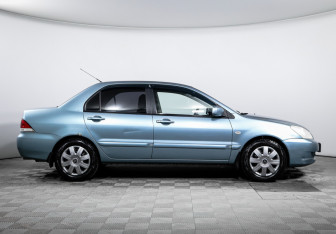 Подержанный автомобиль Mitsubishi Lancer Sedan 2006 года (4 фото)