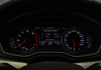 Подержанный автомобиль Audi Q5 2017 года (16 фото)