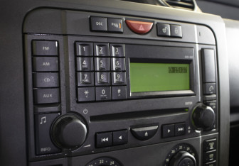 Подержанный автомобиль Land Rover Discovery 2005 года (17 фото)