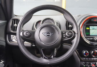 Подержанный автомобиль MINI Countryman 2020 года (16 фото)