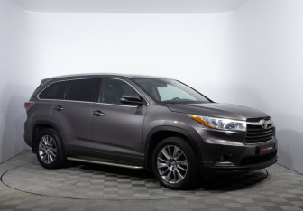 Подержанный автомобиль Toyota Highlander 2014 года (3 фото)