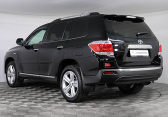 Подержанный автомобиль Toyota Highlander 2010 года (7 фото)