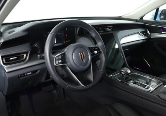 Подержанный автомобиль Hongqi H5 2024 года (13 фото)