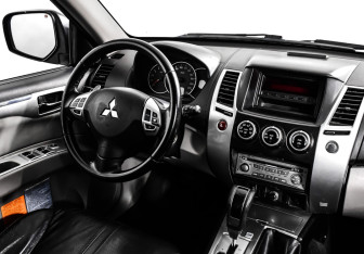 Подержанный автомобиль Mitsubishi Pajero Sport 2013 года (9 фото)