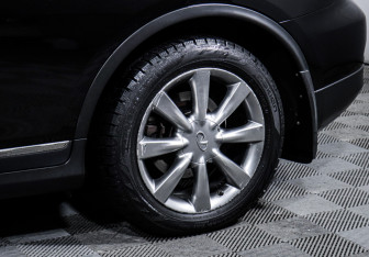 Подержанный автомобиль Infiniti QX50 2013 года (15 фото)