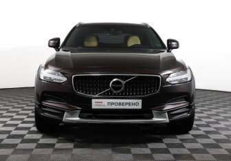 Подержанный автомобиль Volvo V90 Cross Country 2019 года (2 фото)