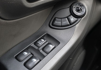 Подержанный автомобиль Hyundai Santa Fe 2003 года (14 фото)