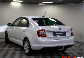 Подержанный автомобиль Skoda Rapid Liftback 2019 года (23 фото)