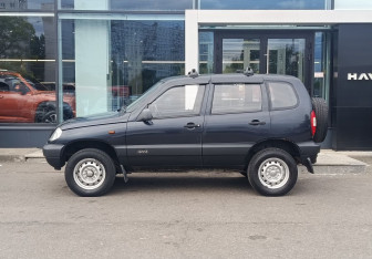 Подержанный автомобиль Chevrolet Niva 2008 года (8 фото)