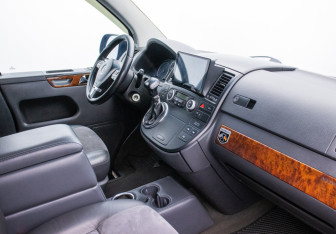 Подержанный автомобиль Volkswagen Multivan 2008 года (10 фото)