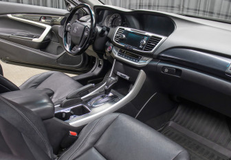 Подержанный автомобиль Honda Accord Coupe 2012 года (10 фото)