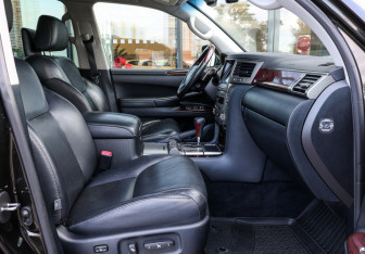 Подержанный автомобиль Lexus LX 2013 года (11 фото)